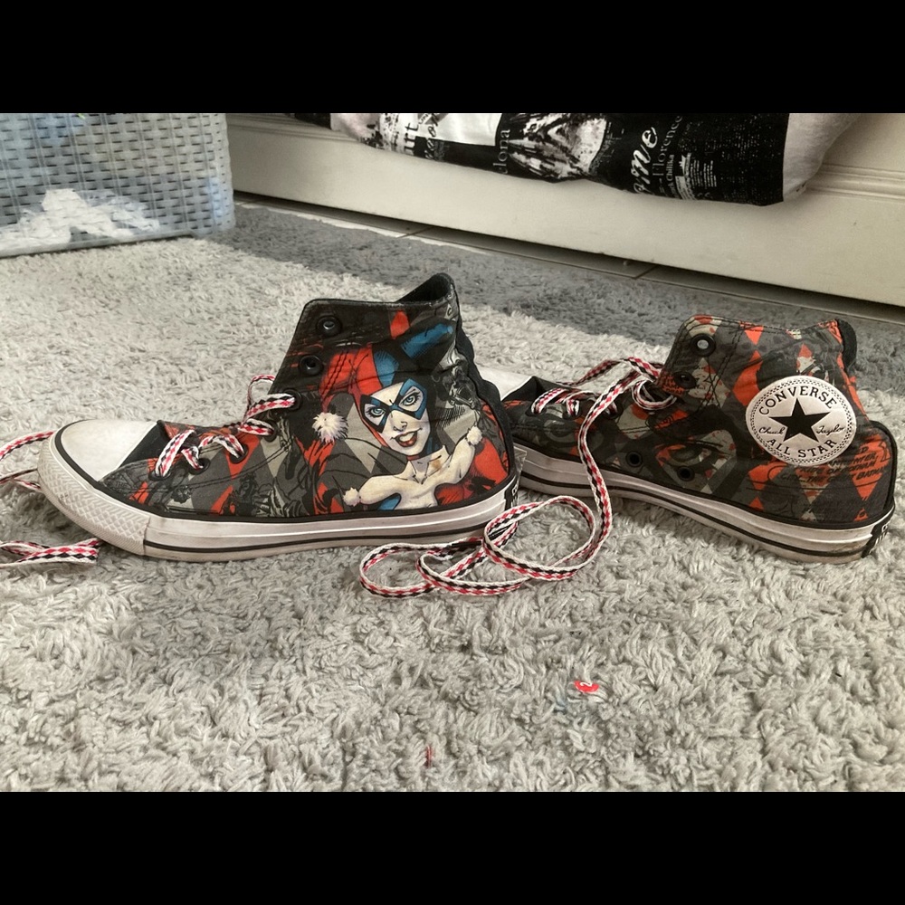 Harley Quinn converse